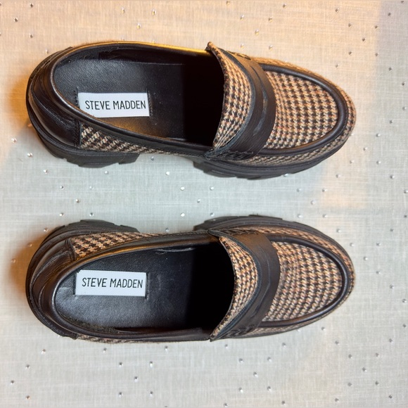 Stylish Houndstooth Loafers - Picture 7 of 9